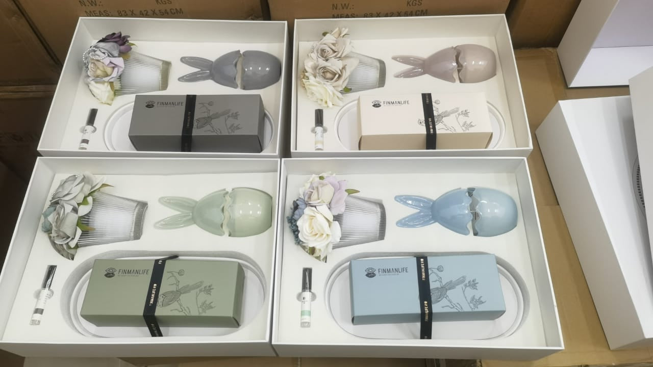 Finmanlife Fragrance Set - Scented Candle, Diffuser Oil, Rose Flower, and Fragrance Spray for Home & Office - Tazeet.com