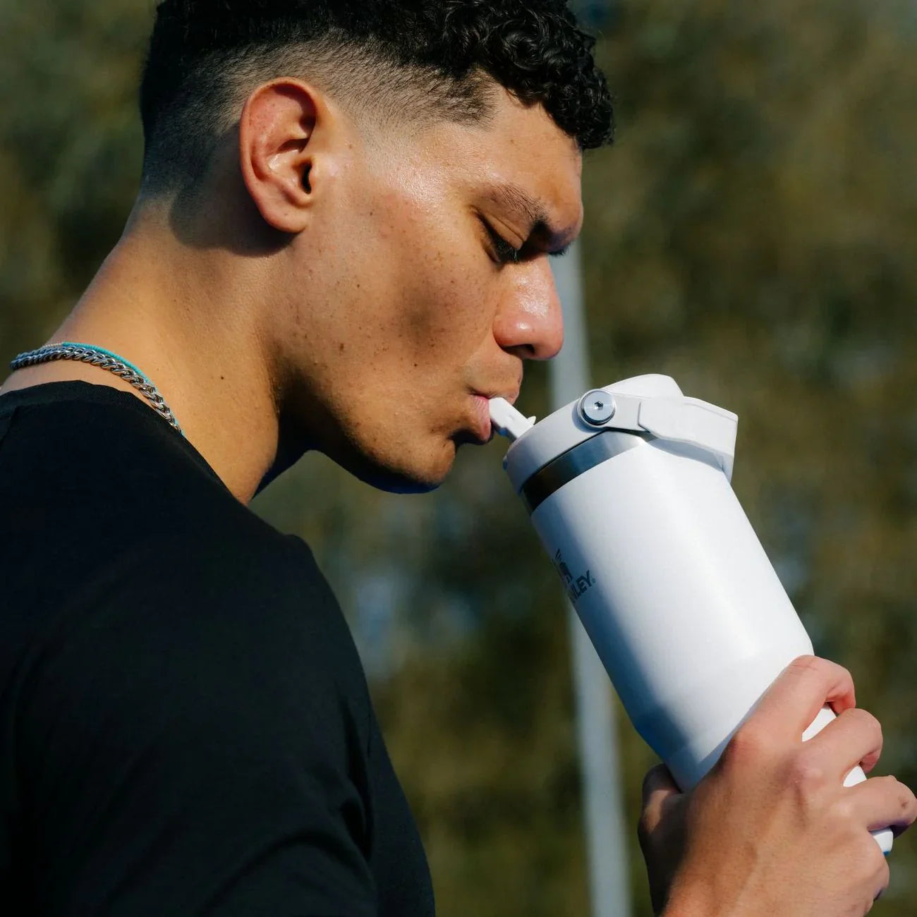 Stanley Classic IceFlow Flip Straw Tumbler 0.89L - Stay Hydrated in Style - Tazeet.com