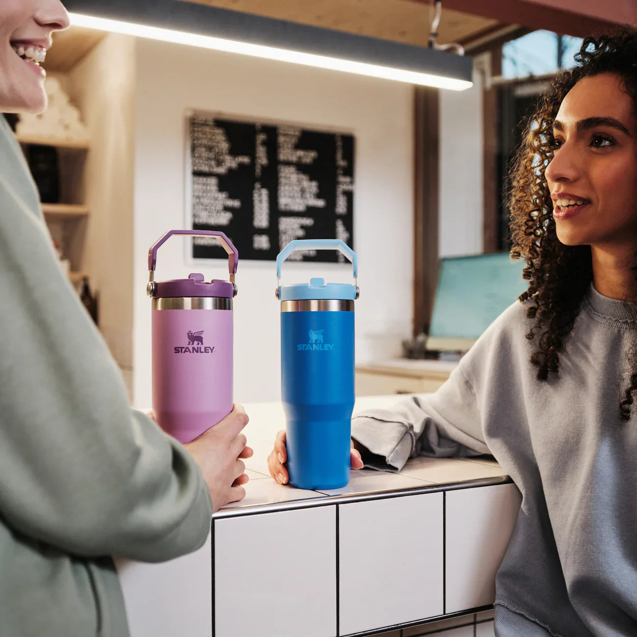Stanley Classic IceFlow Flip Straw Tumbler 0.89L - Stay Hydrated in Style - Tazeet.com