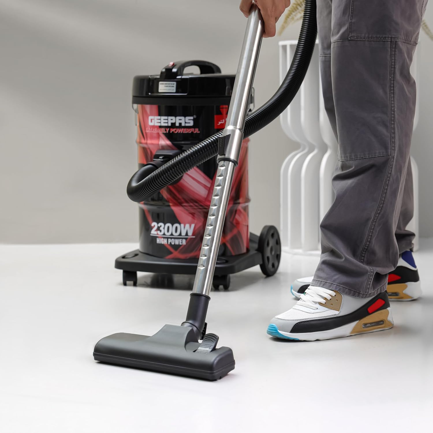 Geepas 2-in-1 Wet and Dry Vacuum Cleaner 2300W - product image 4