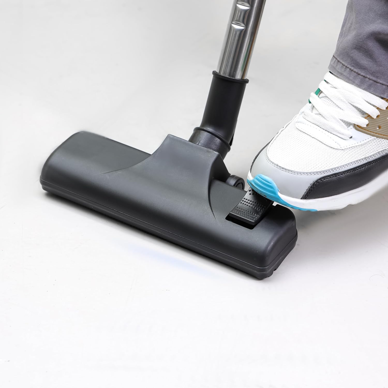 Geepas 2-in-1 Wet and Dry Vacuum Cleaner 2300W - product image 5