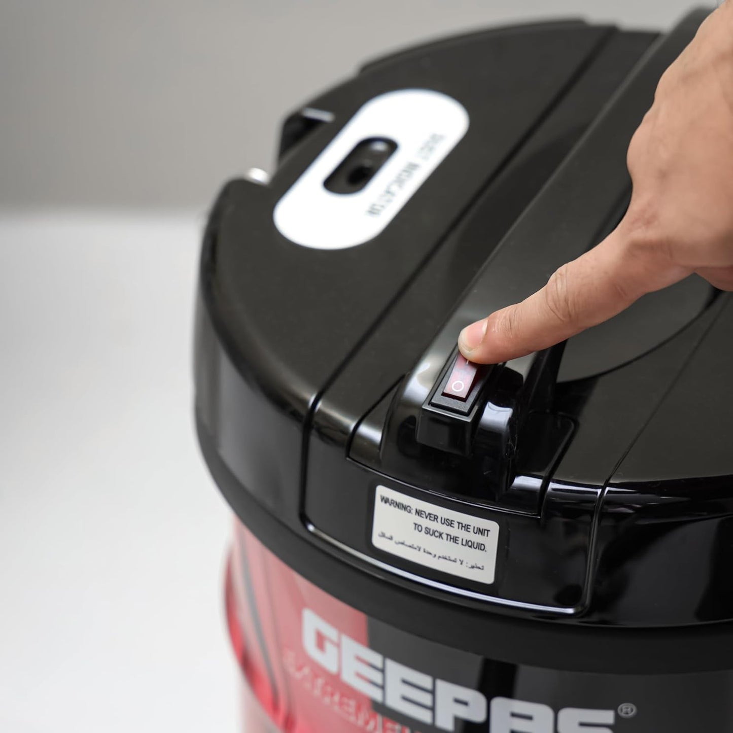 Geepas 2-in-1 Wet and Dry Vacuum Cleaner 2300W - product image 3